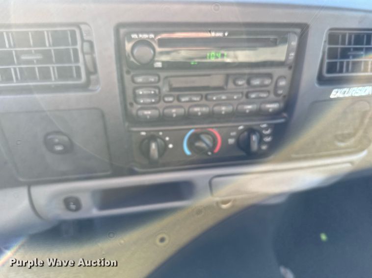 image for item NN9525 2005 Ford Excursion SUV