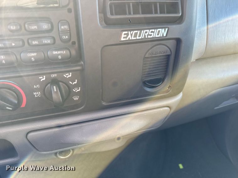 image for item NN9525 2005 Ford Excursion SUV