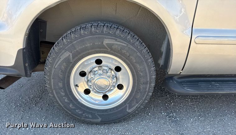 image for item NN9525 2005 Ford Excursion SUV