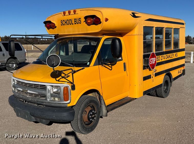 image for item NN9526 2002 Chevrolet Express G3500 school bus