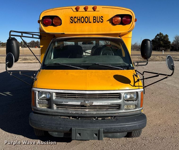 image for item NN9526 2002 Chevrolet Express G3500 school bus