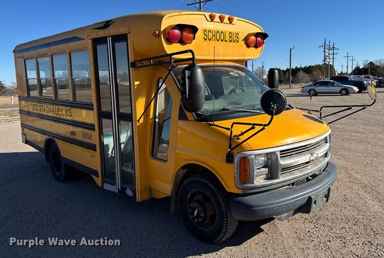 image for item NN9526 2002 Chevrolet Express G3500 school bus