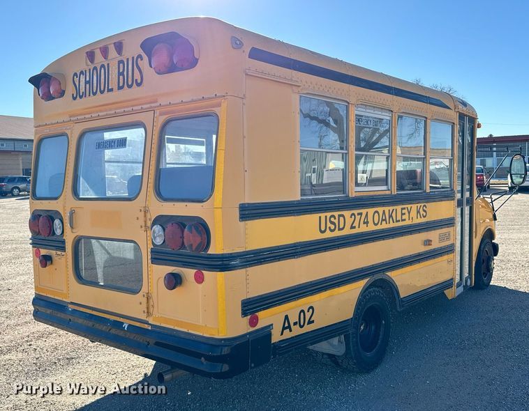 image for item NN9526 2002 Chevrolet Express G3500 school bus