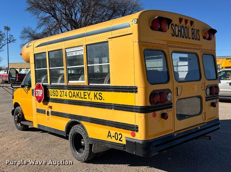 image for item NN9526 2002 Chevrolet Express G3500 school bus