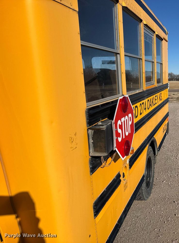 image for item NN9526 2002 Chevrolet Express G3500 school bus