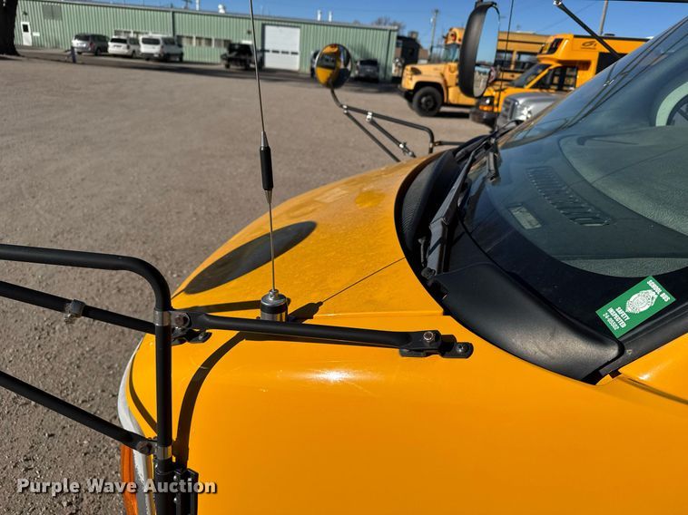 image for item NN9526 2002 Chevrolet Express G3500 school bus