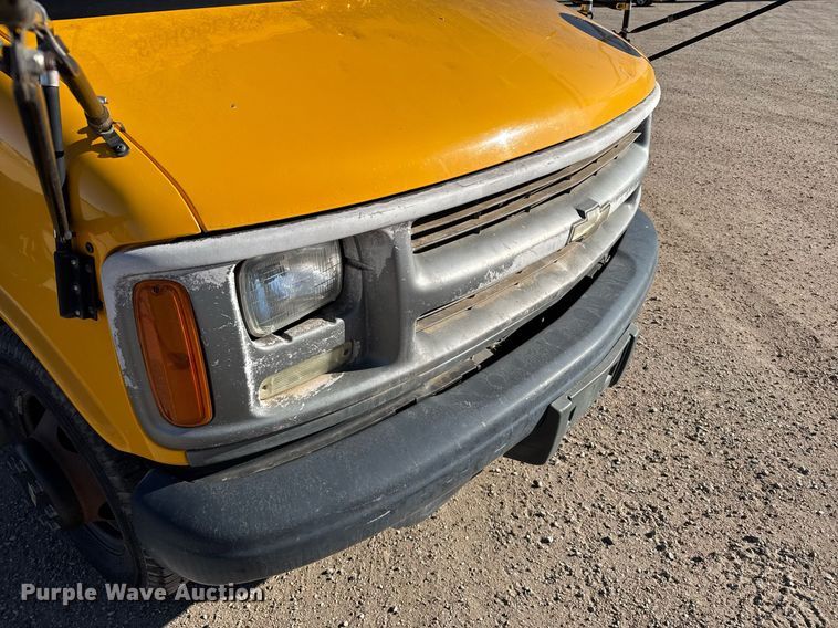 image for item NN9526 2002 Chevrolet Express G3500 school bus