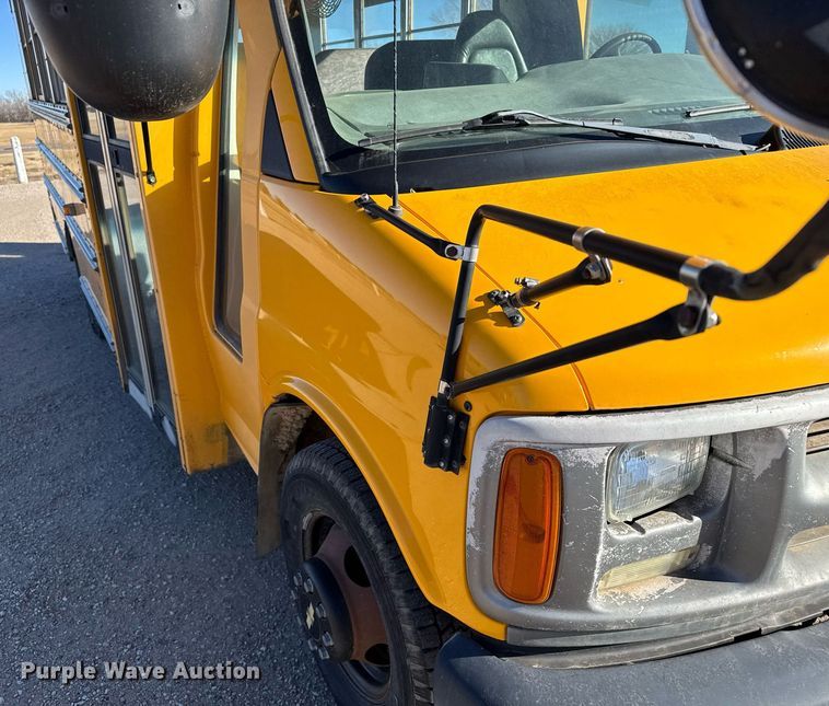 image for item NN9526 2002 Chevrolet Express G3500 school bus