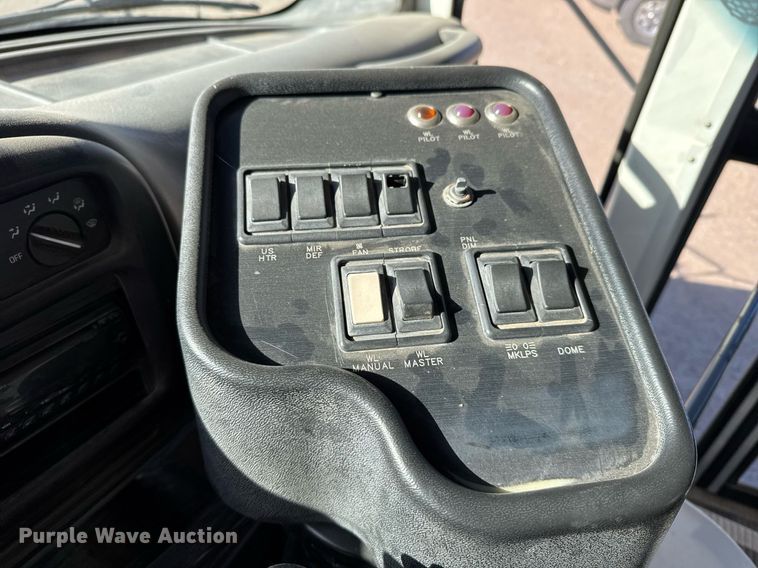 image for item NN9526 2002 Chevrolet Express G3500 school bus