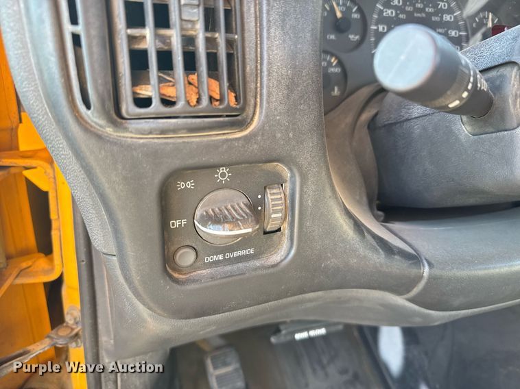 image for item NN9526 2002 Chevrolet Express G3500 school bus