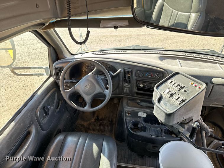 image for item NN9526 2002 Chevrolet Express G3500 school bus