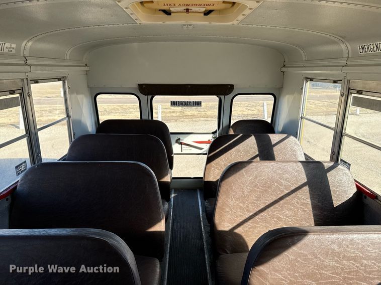 image for item NN9526 2002 Chevrolet Express G3500 school bus