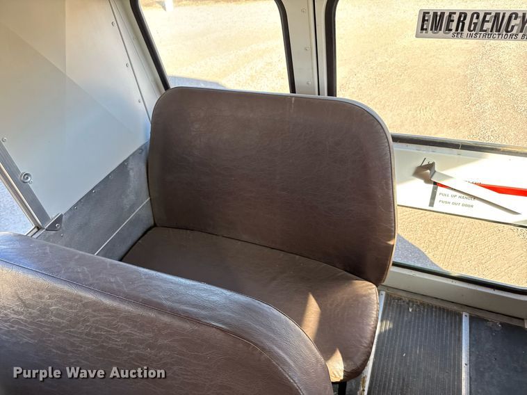 image for item NN9526 2002 Chevrolet Express G3500 school bus