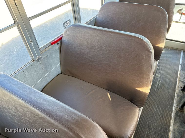 image for item NN9526 2002 Chevrolet Express G3500 school bus