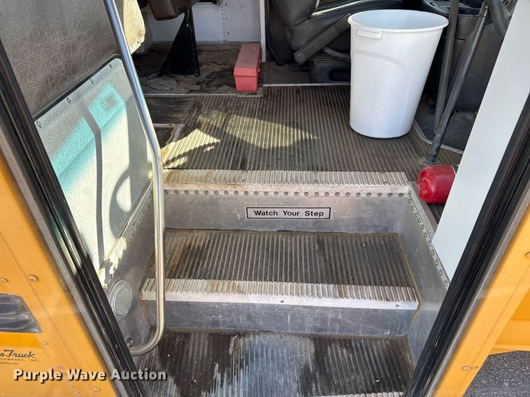 image for item NN9526 2002 Chevrolet Express G3500 school bus