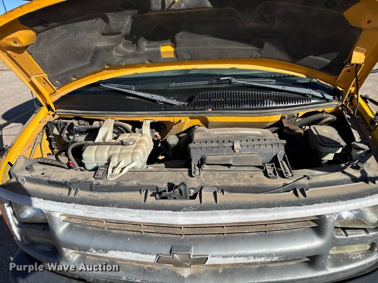 image for item NN9526 2002 Chevrolet Express G3500 school bus