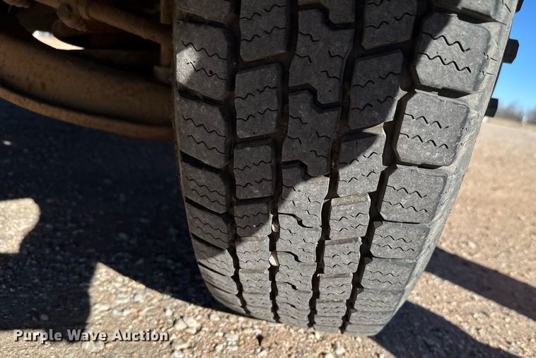 image for item NN9526 2002 Chevrolet Express G3500 school bus