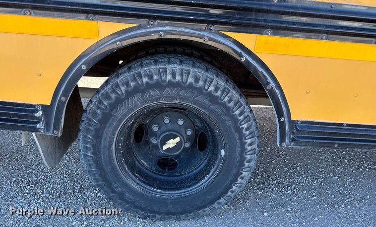 image for item NN9526 2002 Chevrolet Express G3500 school bus