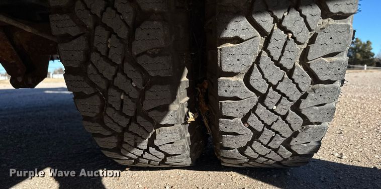 image for item NN9526 2002 Chevrolet Express G3500 school bus