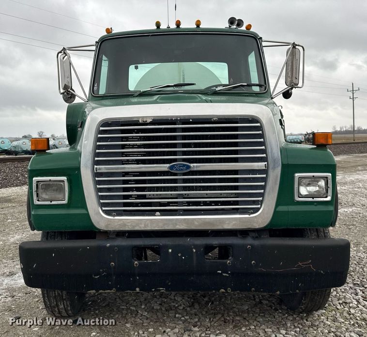 image for item DH9248 1992 Ford LN8000 tank truck