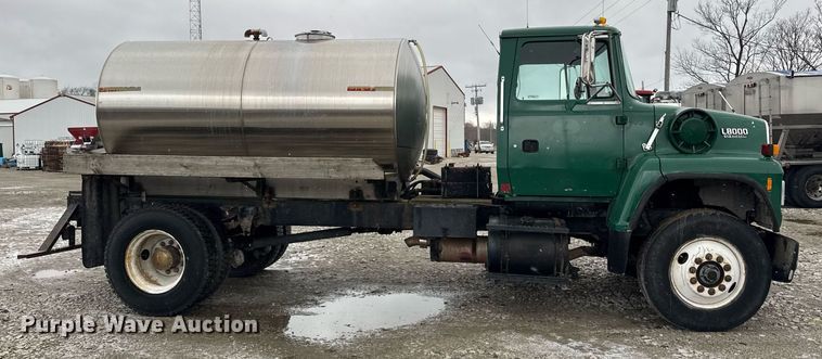 image for item DH9248 1992 Ford LN8000 tank truck