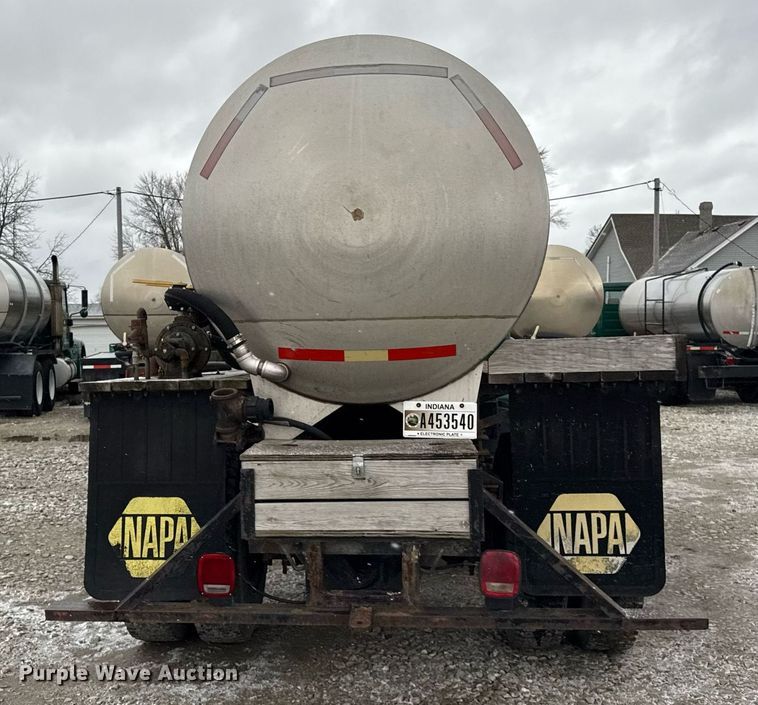 image for item DH9248 1992 Ford LN8000 tank truck