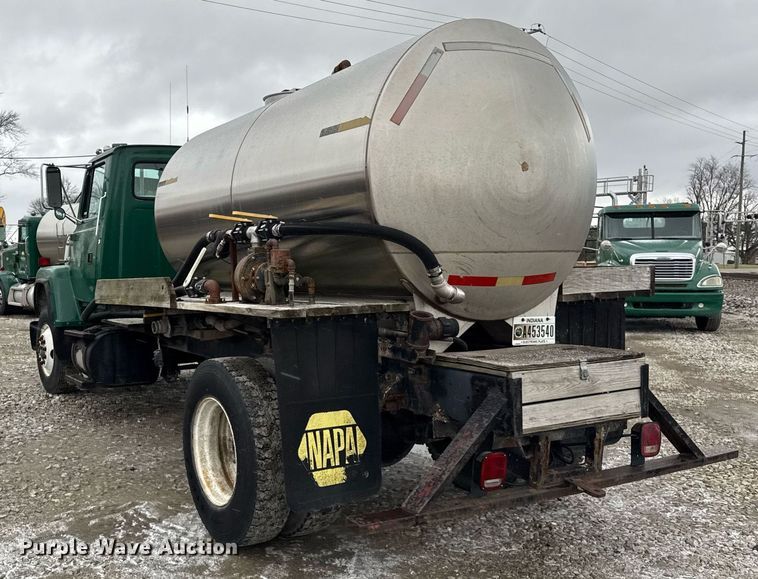 image for item DH9248 1992 Ford LN8000 tank truck