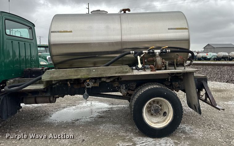 image for item DH9248 1992 Ford LN8000 tank truck