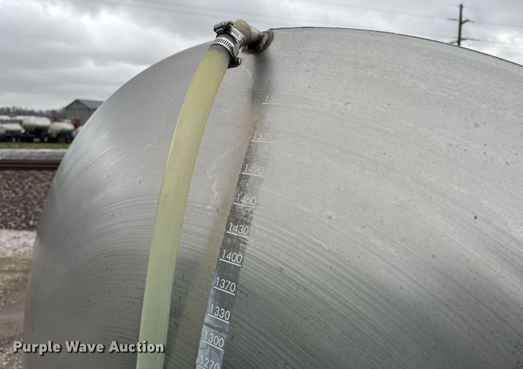 image for item DH9248 1992 Ford LN8000 tank truck