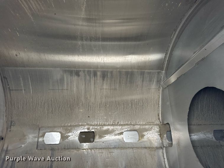 image for item DH9248 1992 Ford LN8000 tank truck