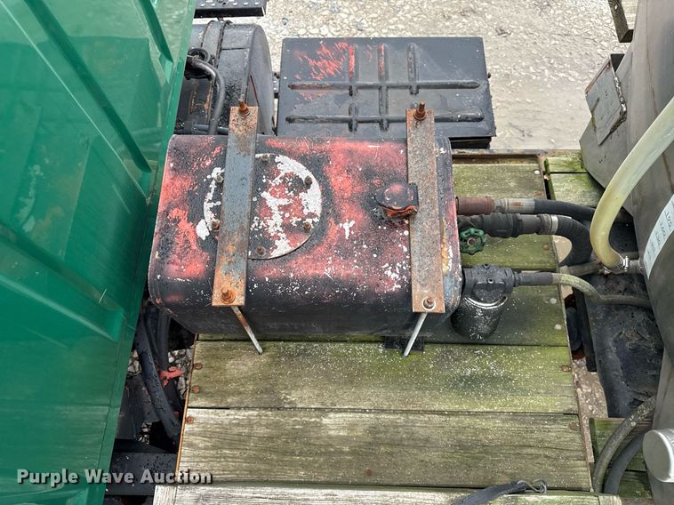 image for item DH9248 1992 Ford LN8000 tank truck