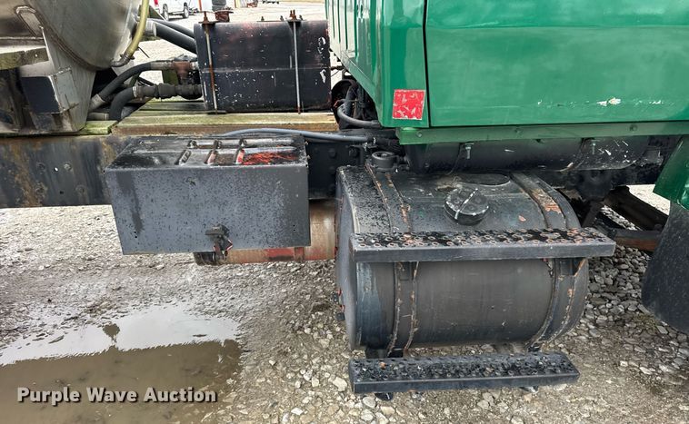 image for item DH9248 1992 Ford LN8000 tank truck