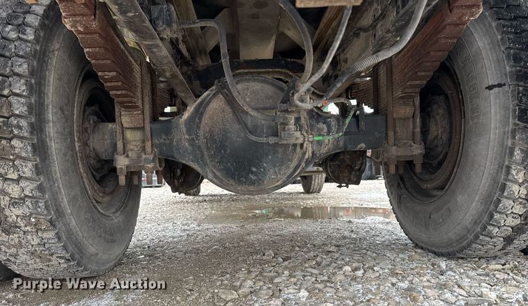 image for item DH9248 1992 Ford LN8000 tank truck