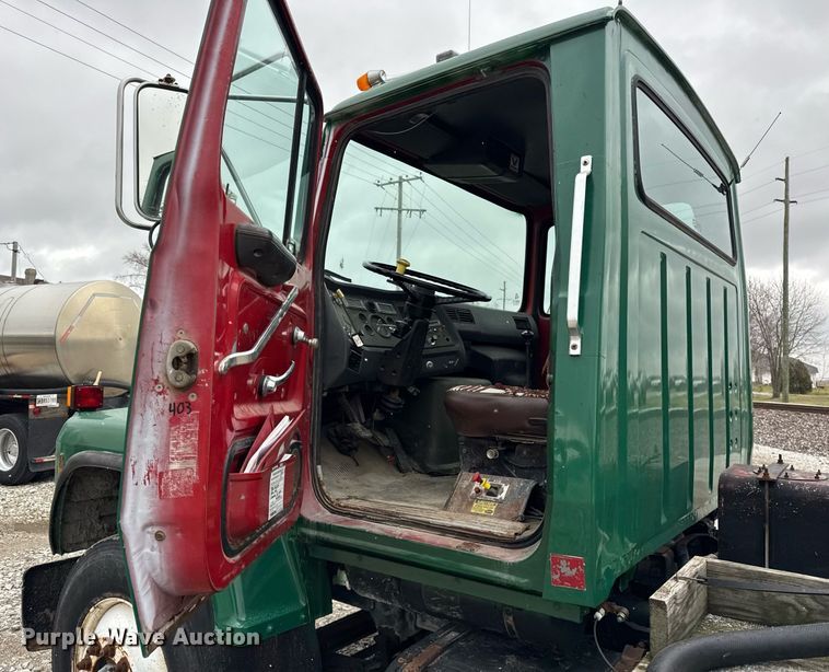 image for item DH9248 1992 Ford LN8000 tank truck