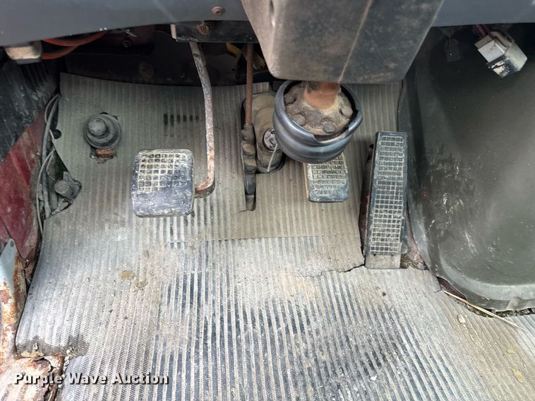 image for item DH9248 1992 Ford LN8000 tank truck