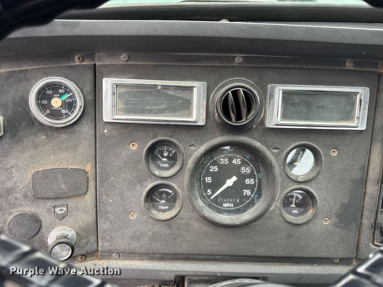 image for item DH9248 1992 Ford LN8000 tank truck