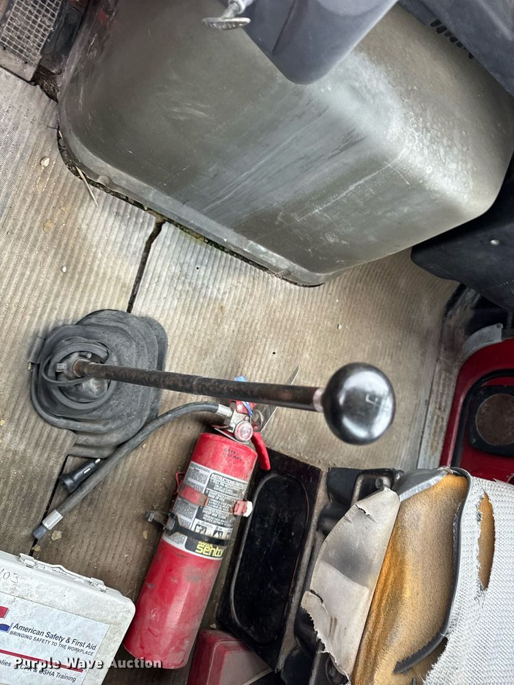 image for item DH9248 1992 Ford LN8000 tank truck