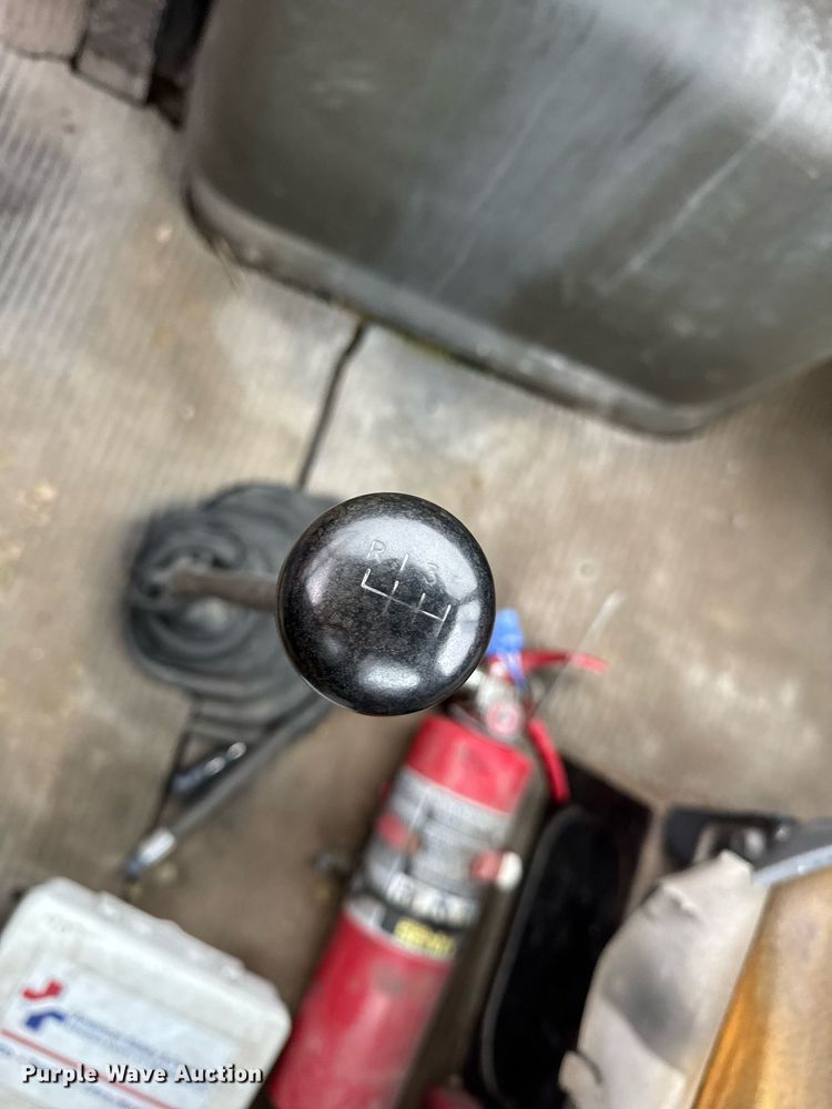 image for item DH9248 1992 Ford LN8000 tank truck