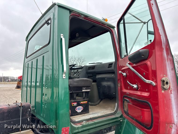 image for item DH9248 1992 Ford LN8000 tank truck