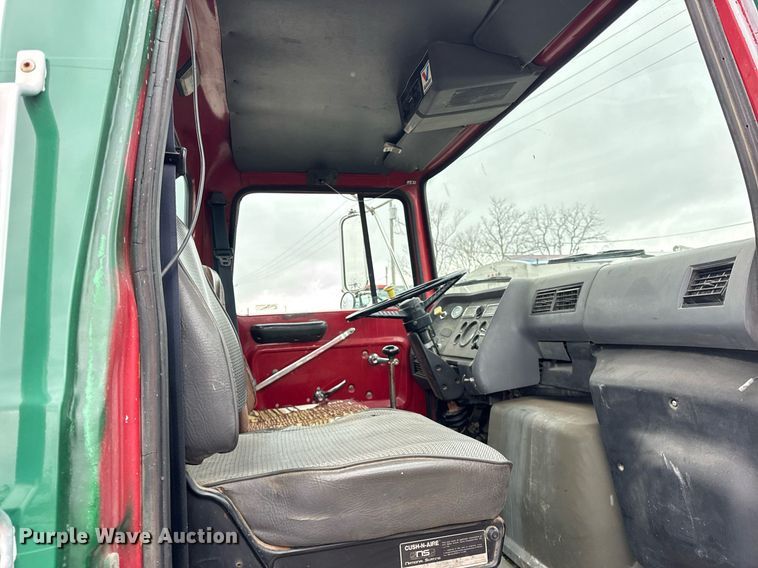 image for item DH9248 1992 Ford LN8000 tank truck