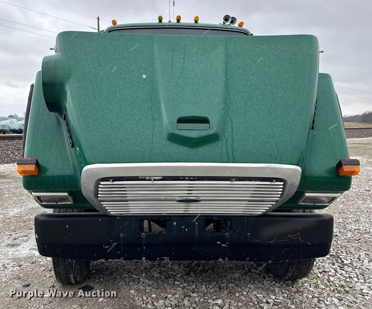 image for item DH9248 1992 Ford LN8000 tank truck