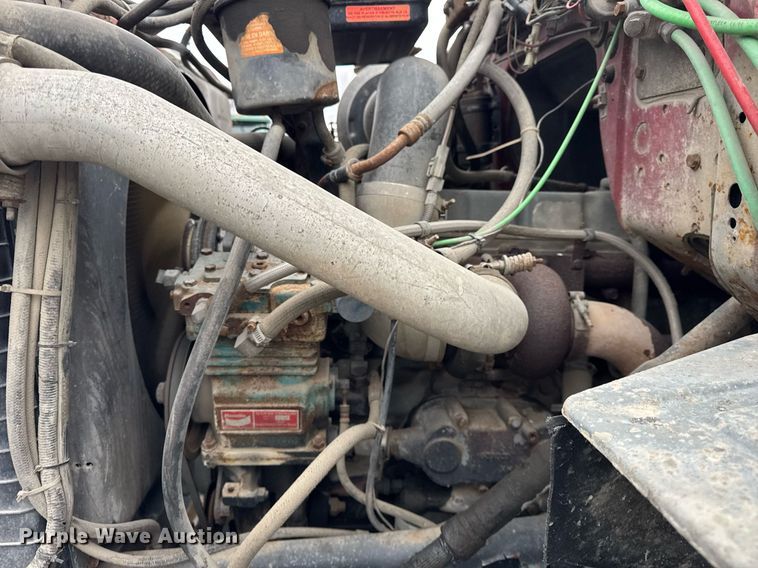 image for item DH9248 1992 Ford LN8000 tank truck