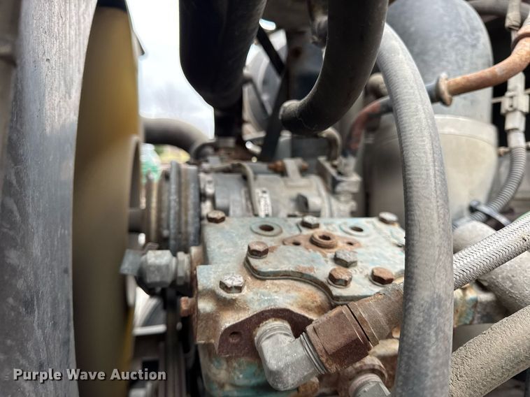 image for item DH9248 1992 Ford LN8000 tank truck