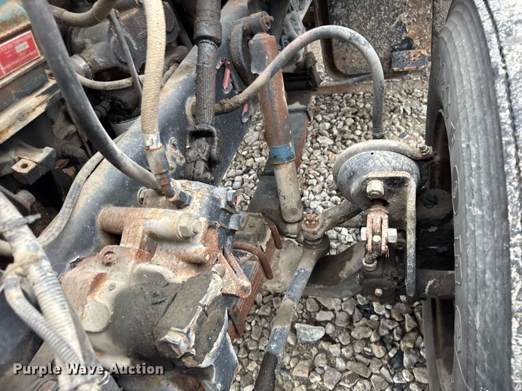 image for item DH9248 1992 Ford LN8000 tank truck