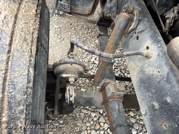 image for item DH9248 1992 Ford LN8000 tank truck