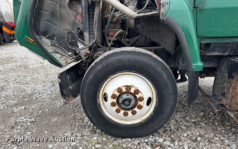 image for item DH9248 1992 Ford LN8000 tank truck