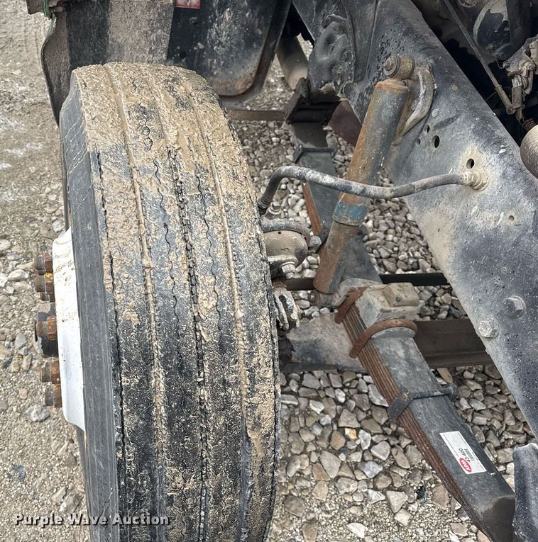 image for item DH9248 1992 Ford LN8000 tank truck