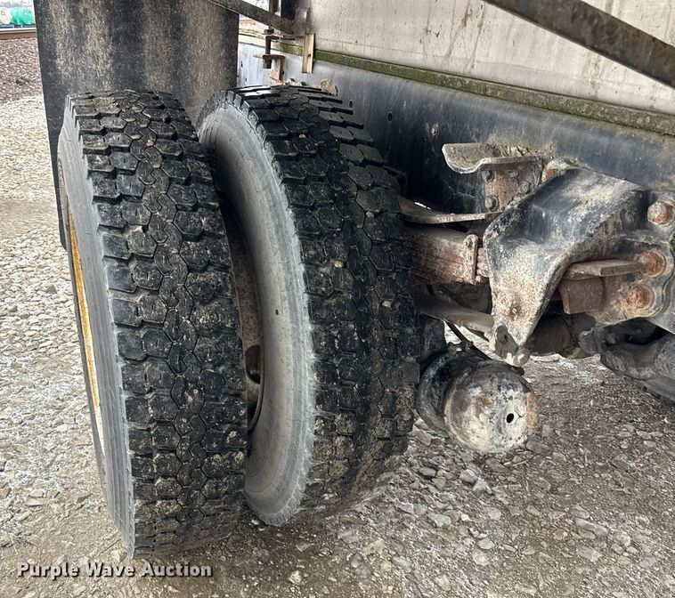 image for item DH9248 1992 Ford LN8000 tank truck