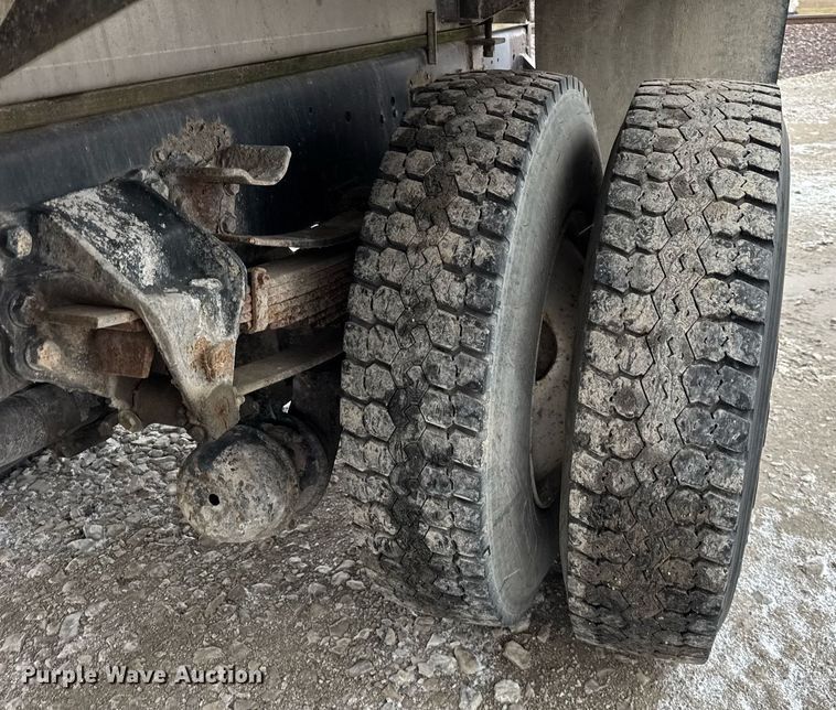 image for item DH9248 1992 Ford LN8000 tank truck