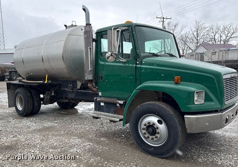 image for item DH9249 2002 Freightliner FL70 tank truck